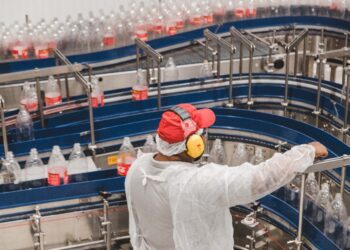 Coca-Cola movimenta R$ 87,5 bilhões e lança campanha para mostrar impacto no Brasil
