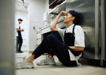 Foodservice enfrenta alta rotatividade e falta de perspectiva entre os funcionários