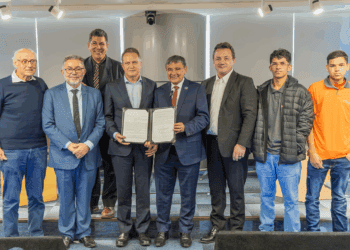 JBS firma acordo com governo federal para oferta de emprego a beneficiários do Bolsa Família