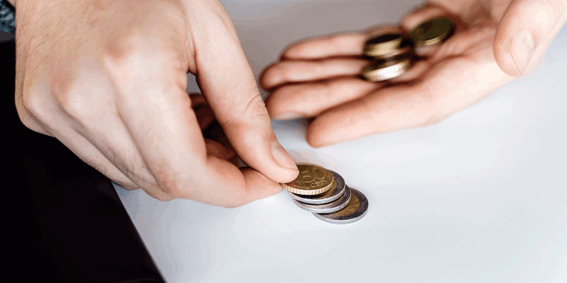Brasileiros têm, em média, 70,5% da renda comprometida, aponta Serasa Experian