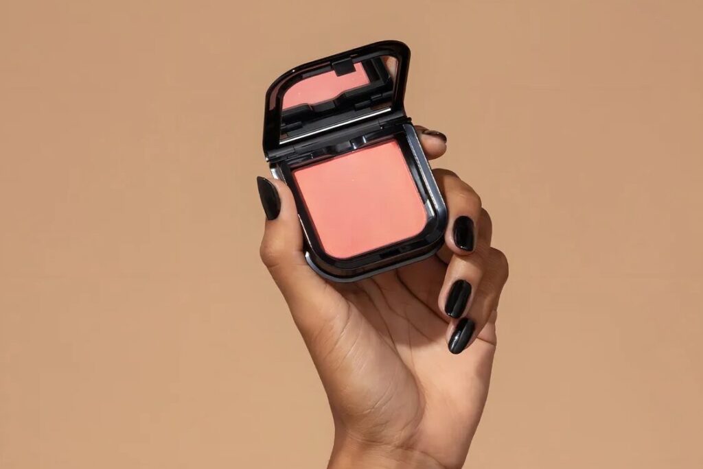 Boticário entra na trend de produtos grátis e vai distribuir 800 mil mini blushes em todo o País