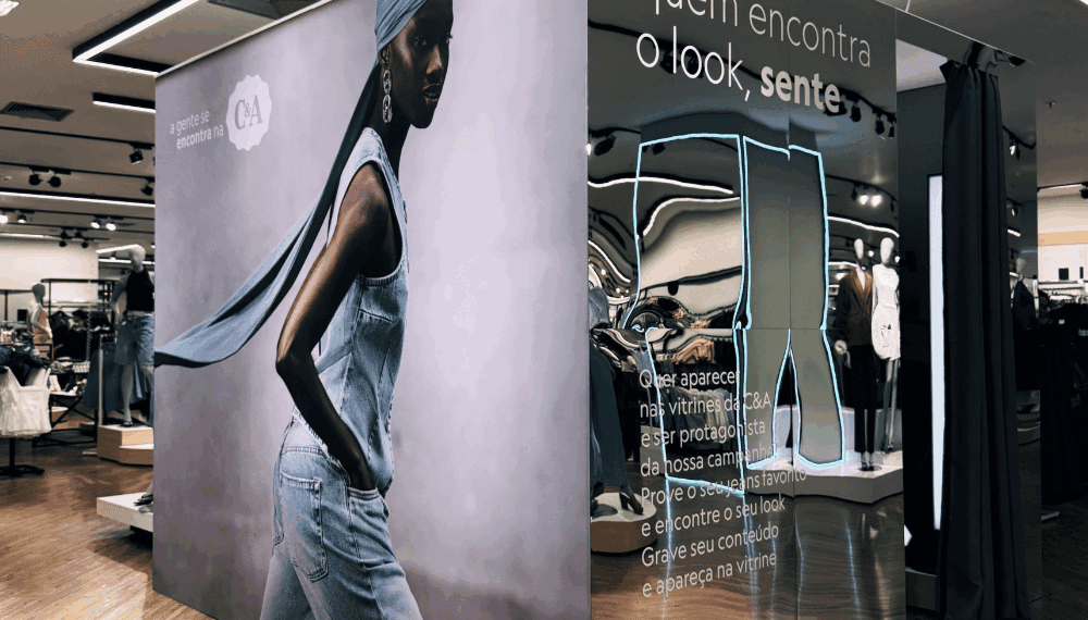 C&A transforma vitrines em palco para clientes durante a Semana Jeans