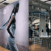 C&A transforma vitrines em palco para clientes durante a Semana Jeans
