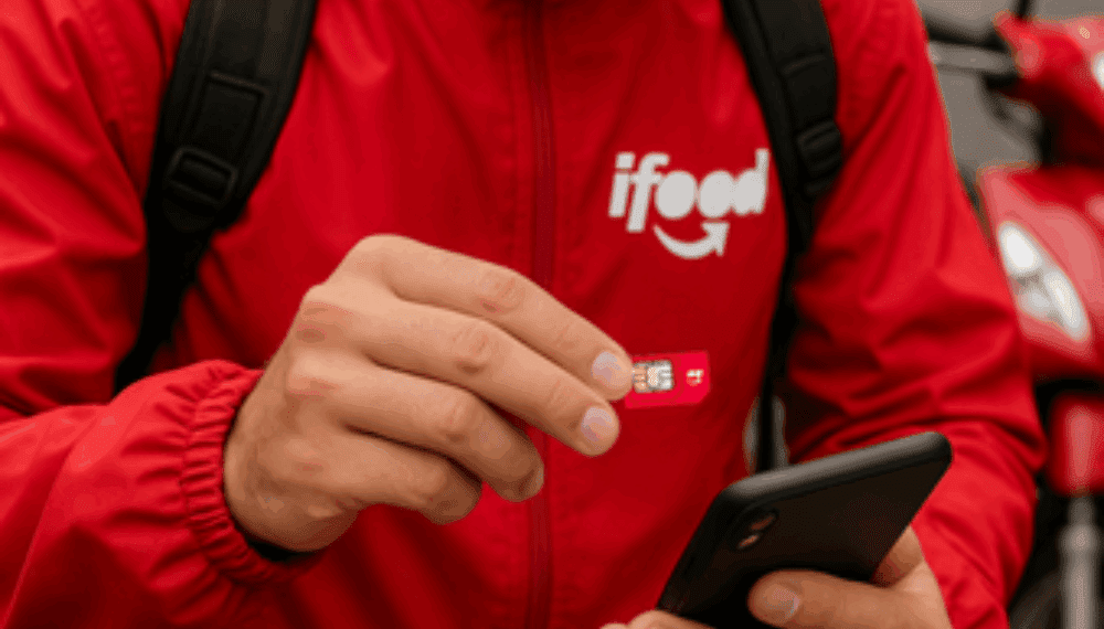 iFood lança plano de telefonia exclusivo para entregadores com internet e apps ilimitados
