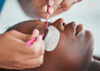 Salões de beleza apostam em profissionalização para transformar visitantes em clientes fiéis