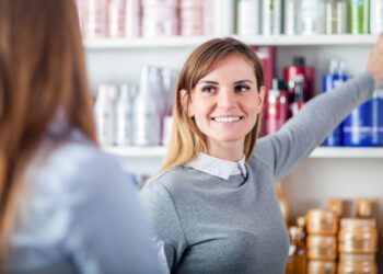 Dia do Cliente: descontos e ofertas especiais movimentam o varejo