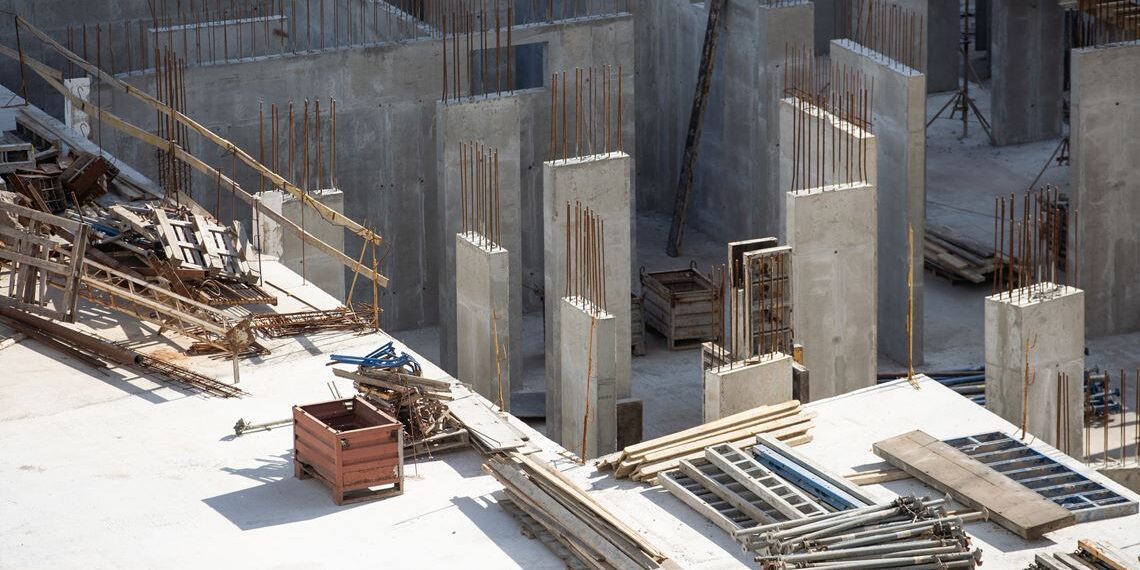 Setor de construção sente o peso do juro alto e reduz expectativas de crescimento