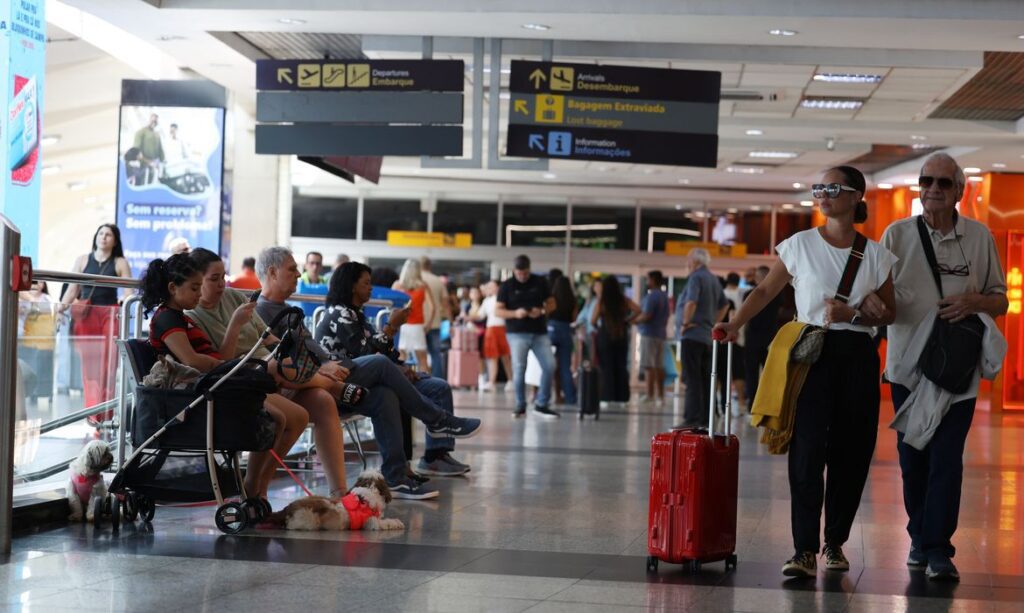 Preços altos em aeroportos garantem ao Brasil uma das menores tarifas do mundo, aponta Anac