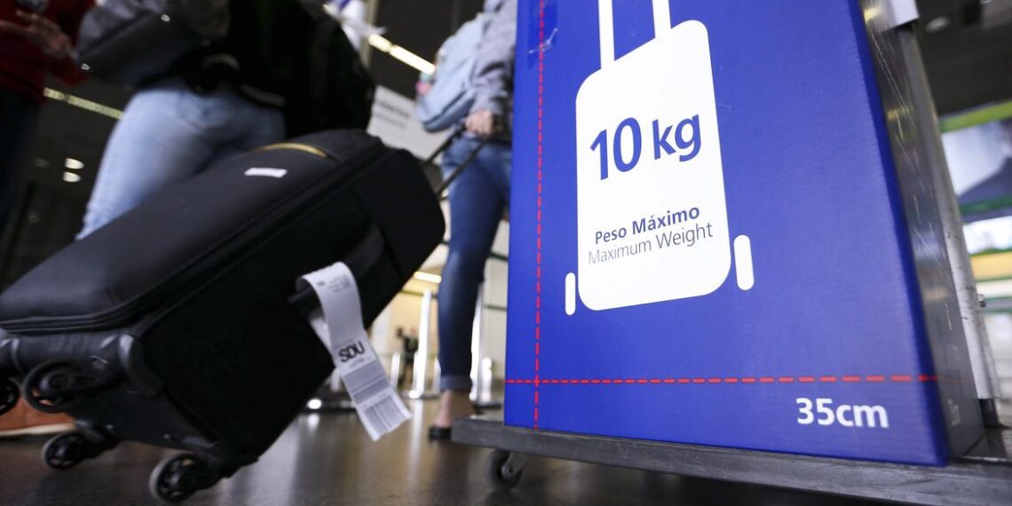 Senado aprova gratuidade para bagagem de mão em voos