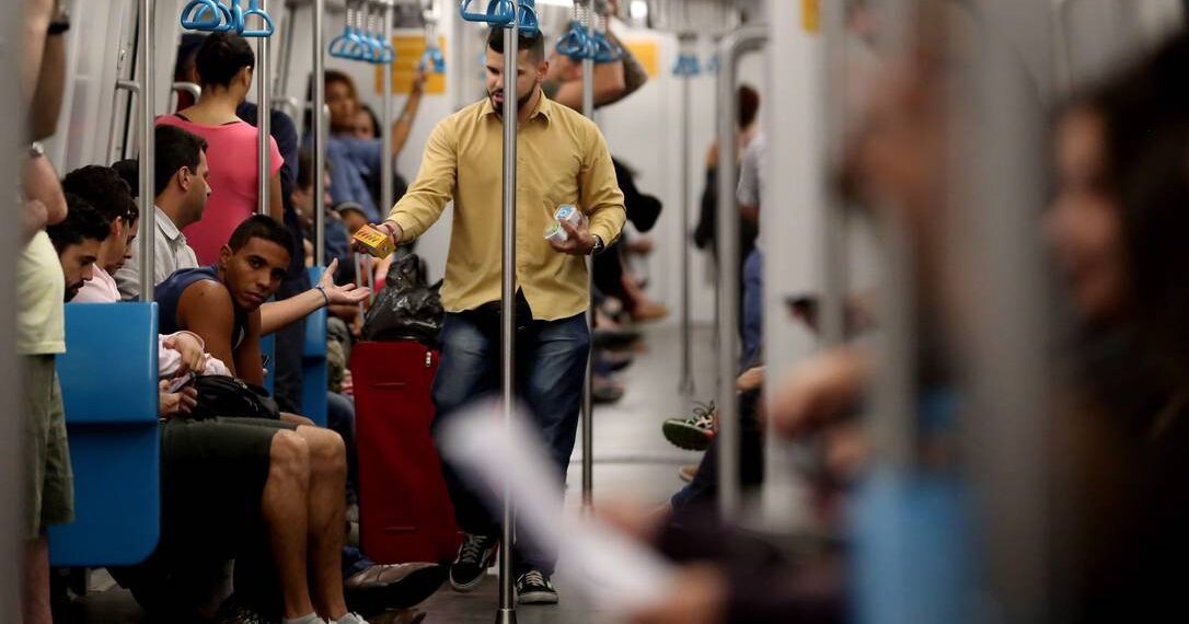 Meias, camisetas, copos, bonés: Metrô de SP começará a vender produtos licenciados