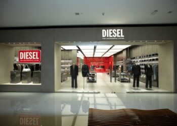 Novo espaço traz design industrial, experiência imersiva e área dedicada ao denim