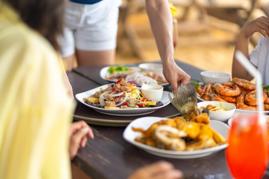 Fim de ano impulsiona contratações temporárias no foodservice