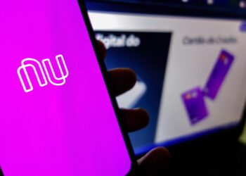 Mudança no regime de trabalho do Nubank gera protestos em evento com CEO