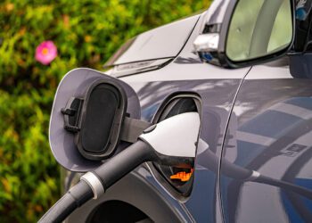 China e UE acordam necessidade de normas de preços para exportação de carros elétricos chineses