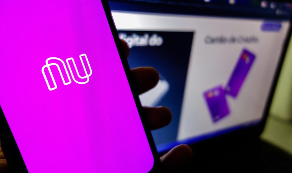 Nubank supera Bradesco e se torna 2ª maior instituição financeira do Brasil em clientes
