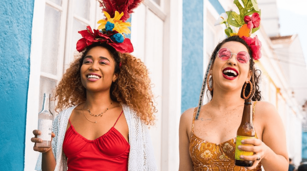 Amstel e Ambev disputam espaço no Carnaval de rua de SP com patrocínio a blocos