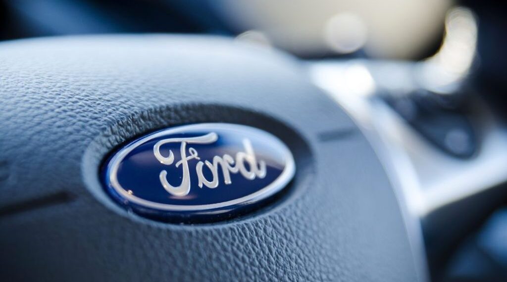 Ford tem lucro abaixo do esperado, mas ação avança no after hours com perspectivas para 2026