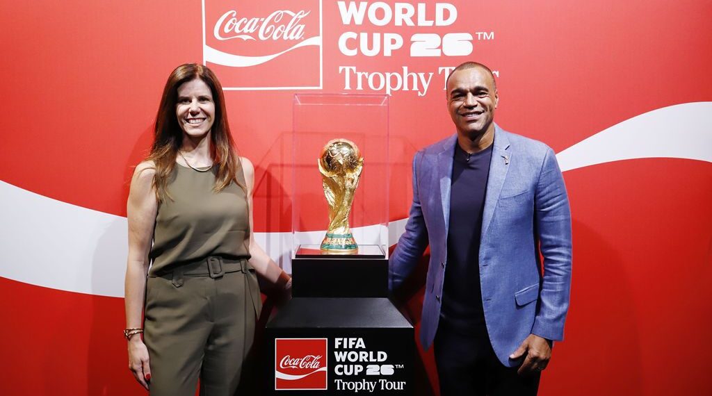 Coca-Cola leva taça da Copa a três capitais e lança promoção com ingressos