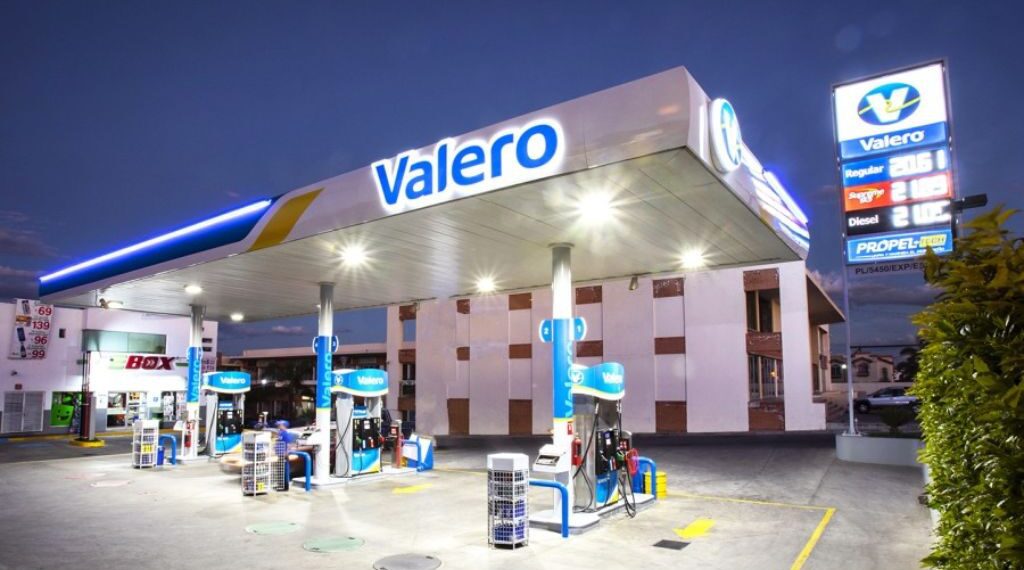 Refinaria da Valero explode e pega fogo em Port Arthur, no Texas (EUA)