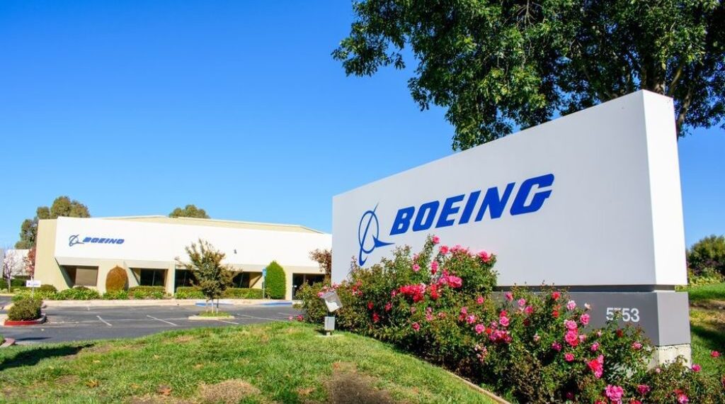 Boeing tem prejuízo menor que o esperado e receita supera previsão