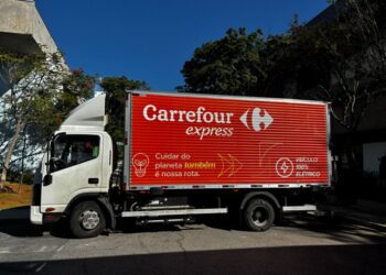 Carrefour Brasil substitui caminhões a diesel por elétricos para abastecer lojas Express
