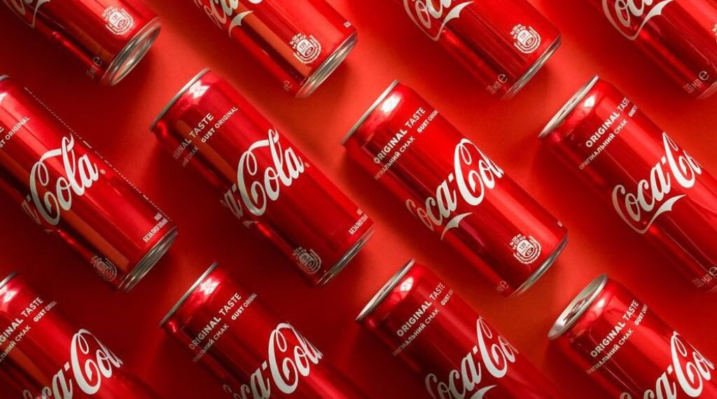 Coca-Cola vê salto acima das expectativas em lucro e receita