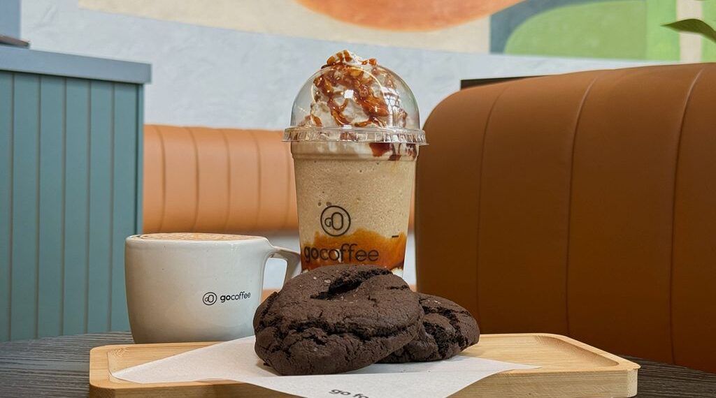 Go Coffee lança cookie e homenageia o cachorro caramelo na Bienal de Arquitetura