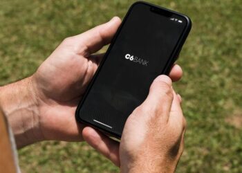 Assistente virtual do C6 Bank ganha nova função que permite "conversar" com a fatura