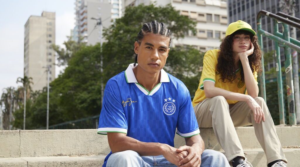 Marca Senna lança coleção “Brasil com S” inspirada na união entre o piloto e a Seleção