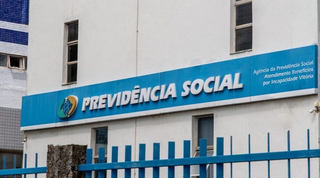 Ministro diz querer que entregadores e motoristas de app façam parte da Previdência