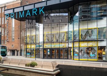 Primark é atacarejo de moda. E está fazendo história