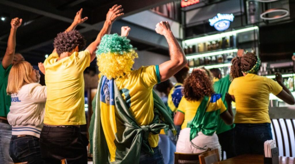 Jogos do Brasil impulsionam busca por crédito em bares com salto de 52% nas concessões