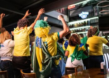 Jogos do Brasil impulsionam busca por crédito em bares com salto de 52% nas concessões
