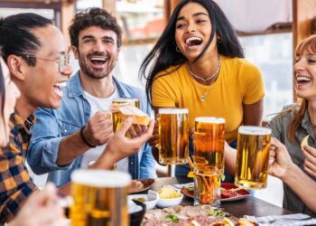 Vendas de bares e restaurantes crescem 4,2% no 2º trimestre e sobem 2,6% em junho