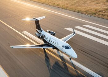 Embraer lança jato executivo com sistema de pouso automático