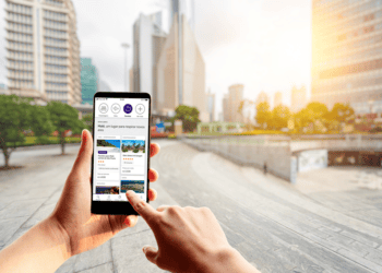 Decolar faz primeira venda por IA conversacional com assistente virtual Sofia