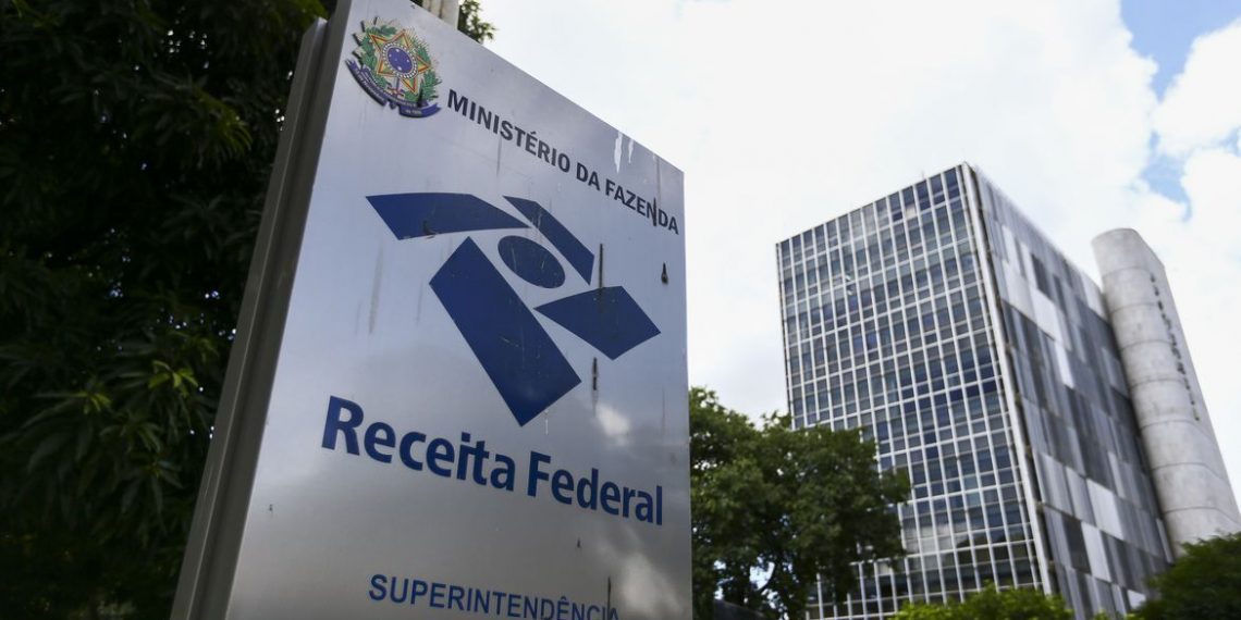 Receita Federal notifica mais de 3 mil empresas para regularização de PIS/Cofins