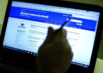 Bolsonaro veta PL que prorrogava prazo de entrega da declaração do IR para julho