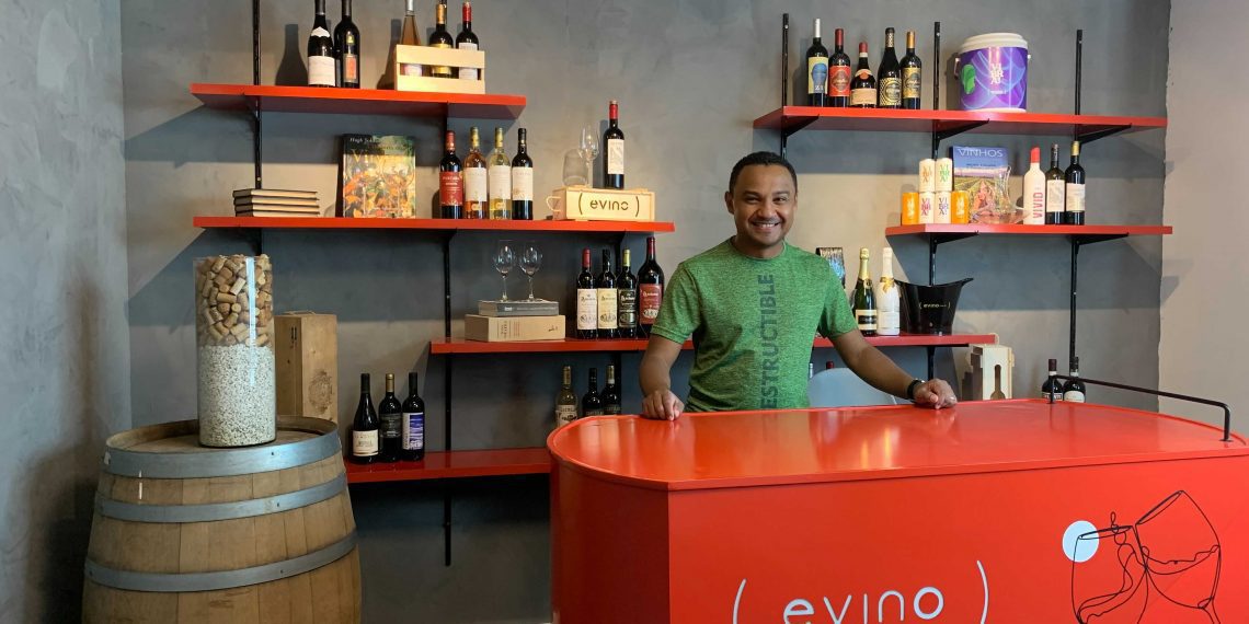 Evino lança loja online para consumidor comprar vinho ao vivo com sommelier