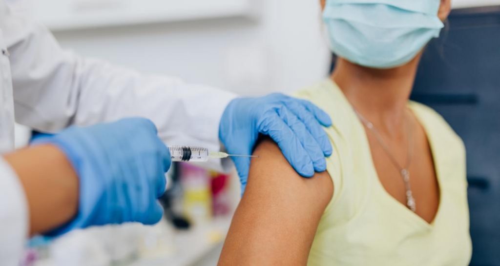 Varejistas oferecem descontos a clientes vacinados nos Estados Unidos