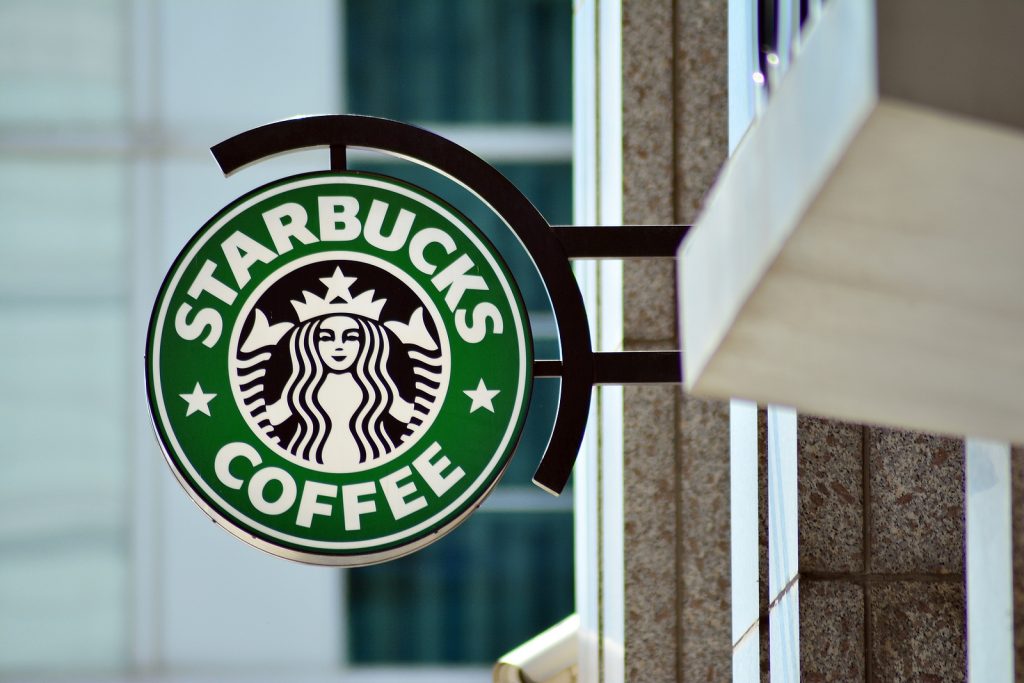 Starbucks renova programa de fidelidade e aprimora experiência digital