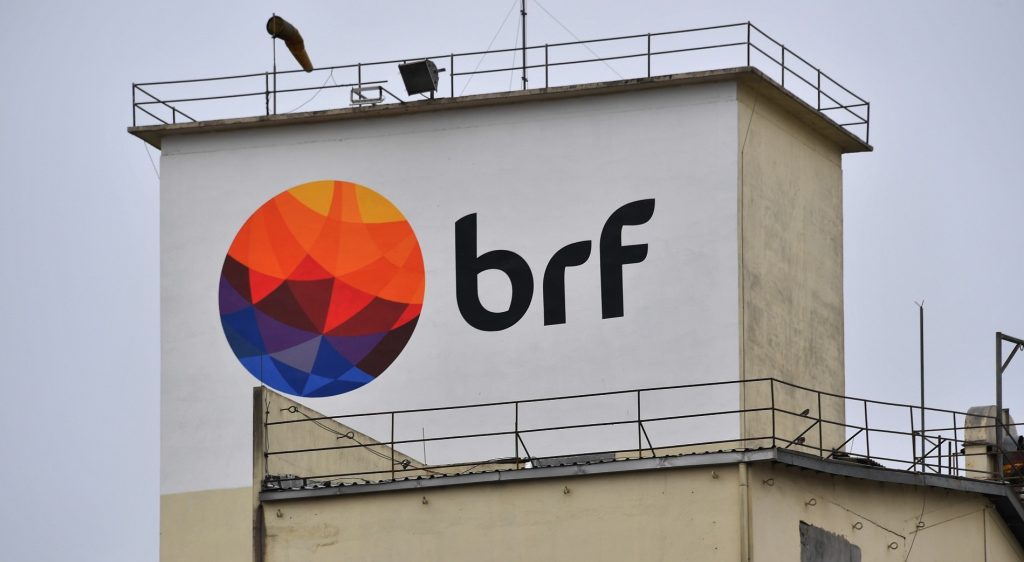 BRF cumpre meta e lança linha com frango plant-based carbono neutro no Brasil
