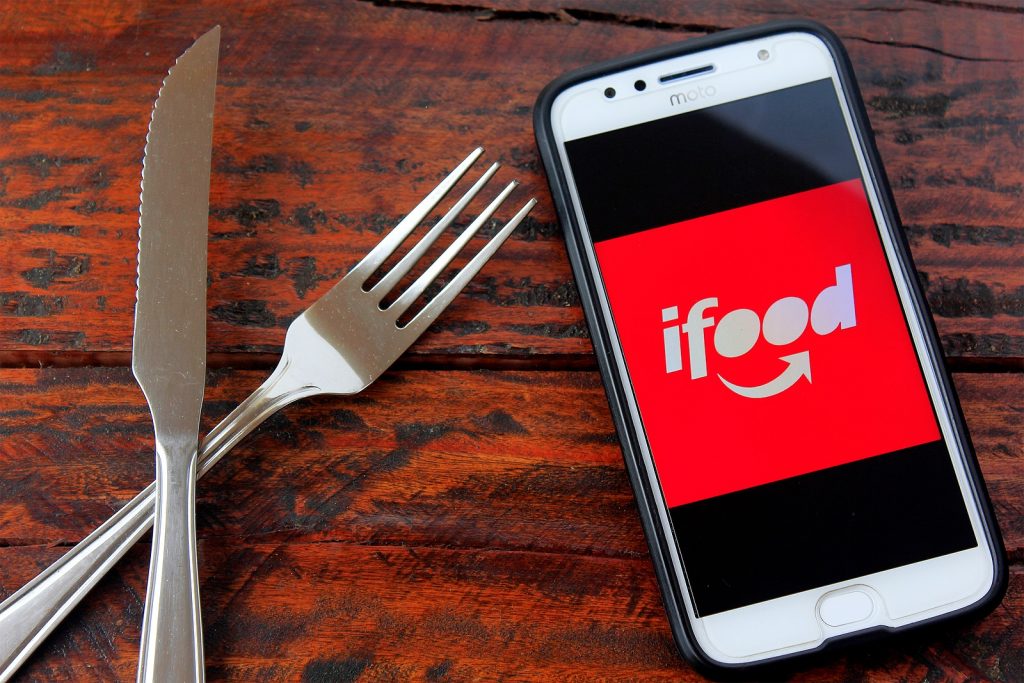 Gratuito para até 100 pedidos, novo cardápio digital do iFood promete benefícios para donos de restaurantes