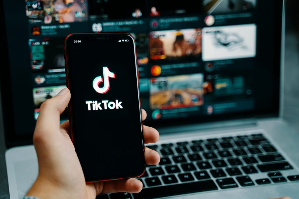 TikTok, Kwai e como as marcas têm usado vídeos curtos para vender