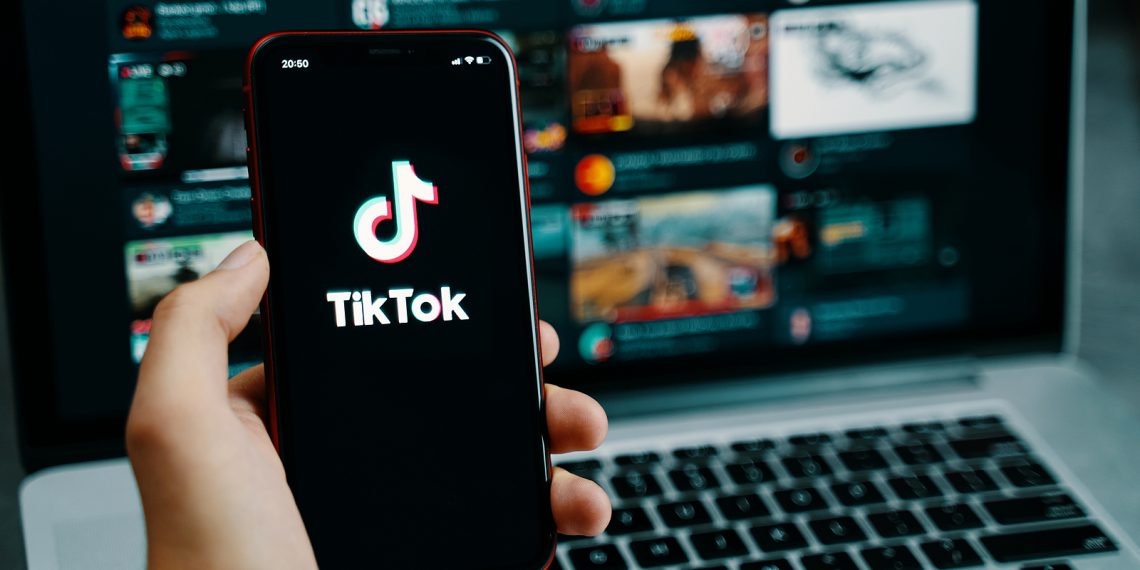 Unilever e AB InBev triplicam vendas online com campanha de retail media no TikTok