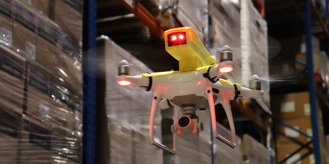 Drone da DHL facilita gestão de estoque do Grupo Lego em São Paulo