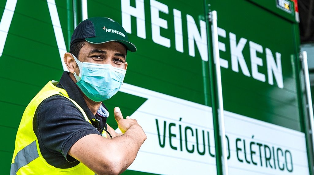 Heineken inicia projeto com caminhões elétricos em São Paulo e Salvador