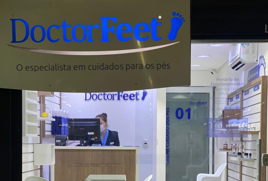 Doctor Feet lança modelo enxuto e abre unidade em estação de metrô