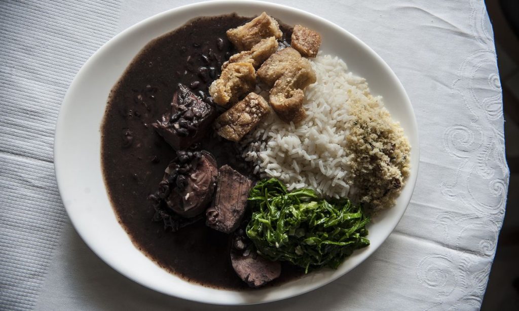 Pesquisa mostra que 83% dos brasileiros consomem pratos típicos da região onde moram