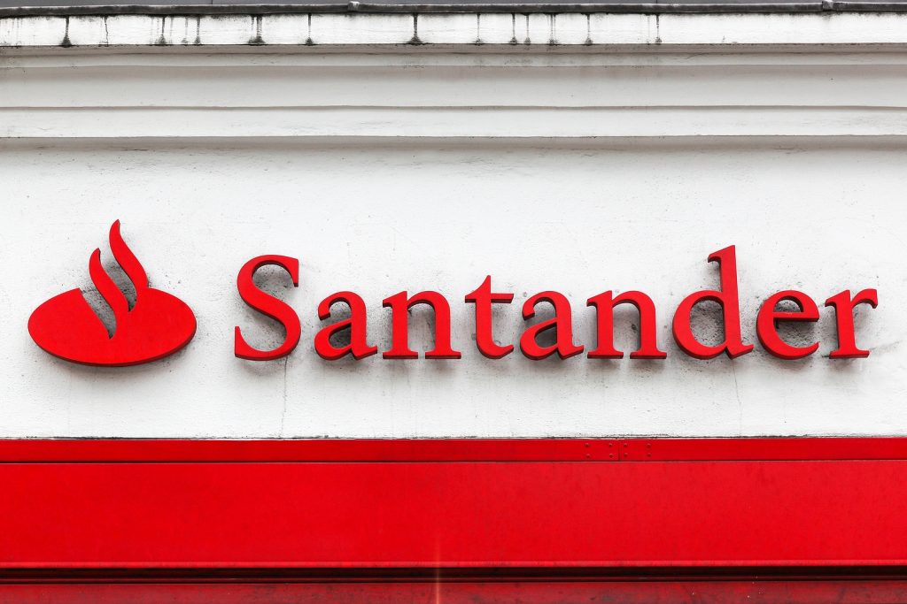 Santander faz aquisições e entra em assinatura de carros